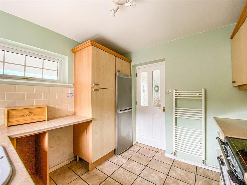 Kitchen (2).JPG