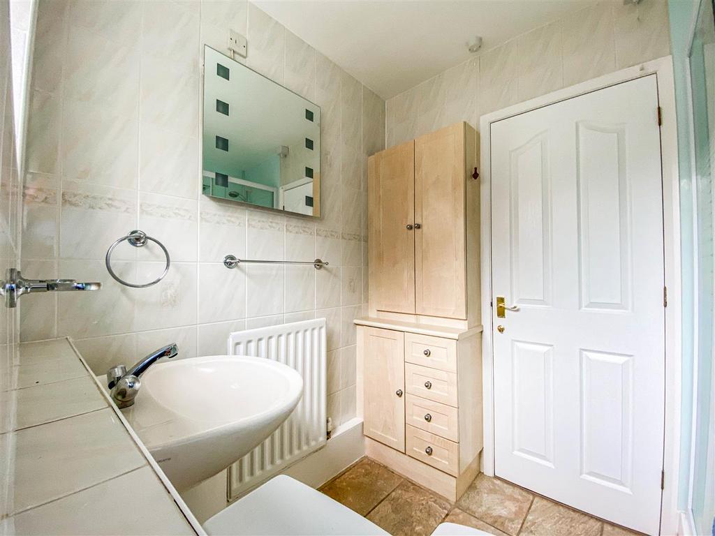 Shower Room (2).JPG