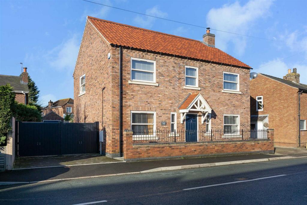 Main Street, Sutton On Derwent 4 bed detached house £550,000