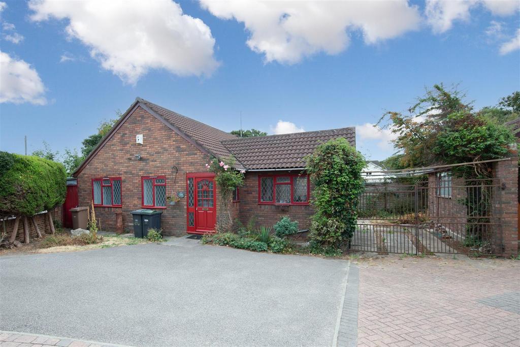 The Firs, Wigmore Lane, Luton 3 bed detached bungalow for sale £350,000