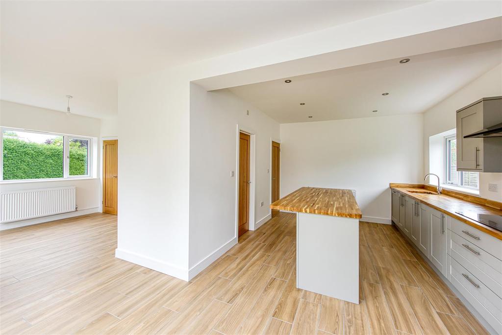 41 Mancroft Road, Tettenhall 3 bed detached house £1,950 pcm (£450 pw)