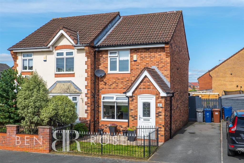 Drive, Leyland 2 bed semidetached house £150,000