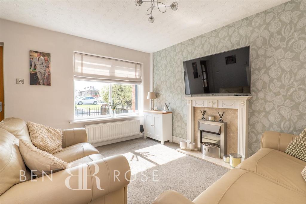Drive, Leyland 2 bed semidetached house £150,000