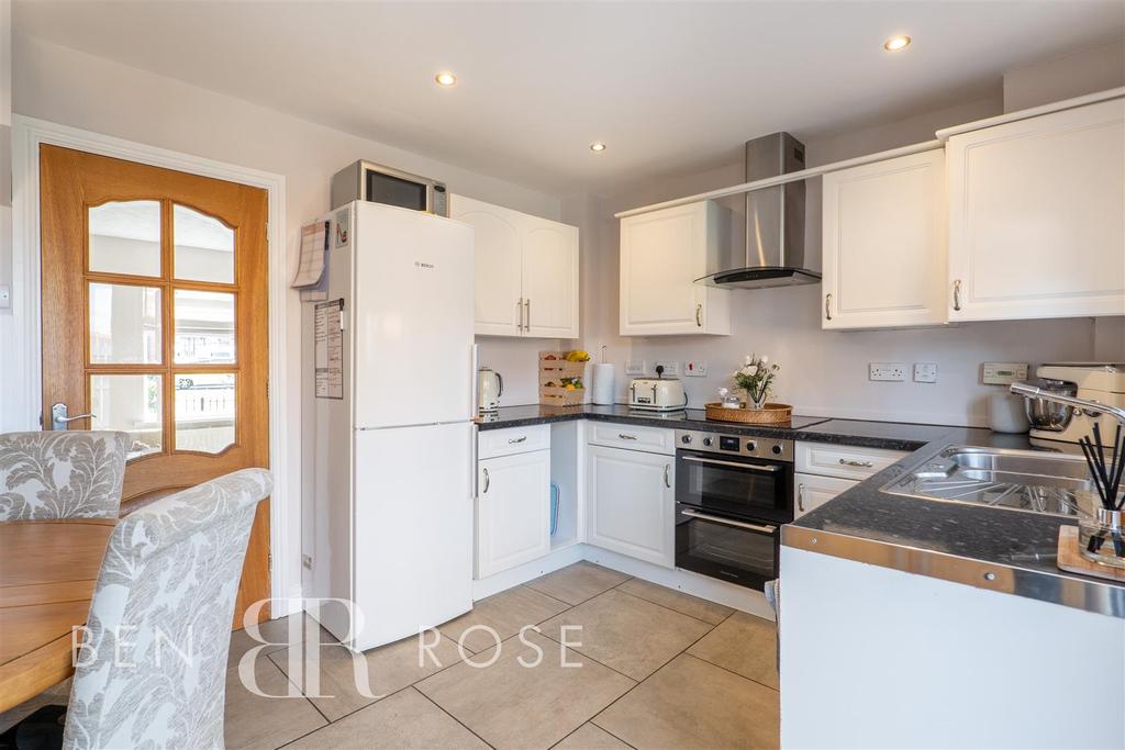 Drive, Leyland 2 bed semidetached house £150,000