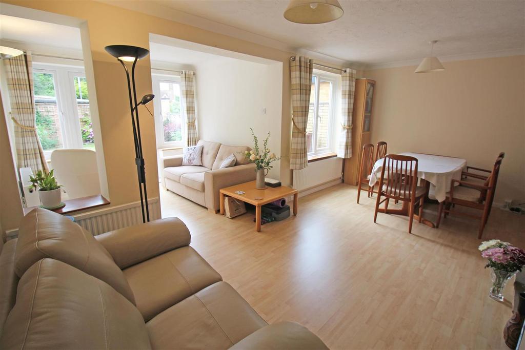 Drakes Drive, Stevenage, SG2 0HA 3 bed terraced house £365,000