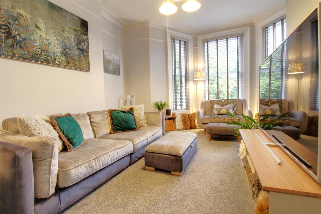 Park Road, Gloucester 2 bed apartment £179,950