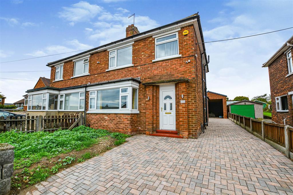 Endcliffe Avenue, Scunthorpe 3 bed semidetached house £750 pcm (£173 pw)