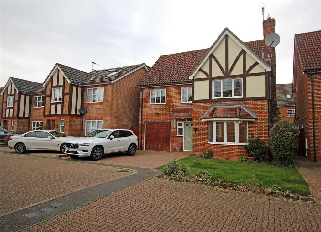 Serpentine Close, Stevenage, SG1 6AR 6 bed detached house £625,000