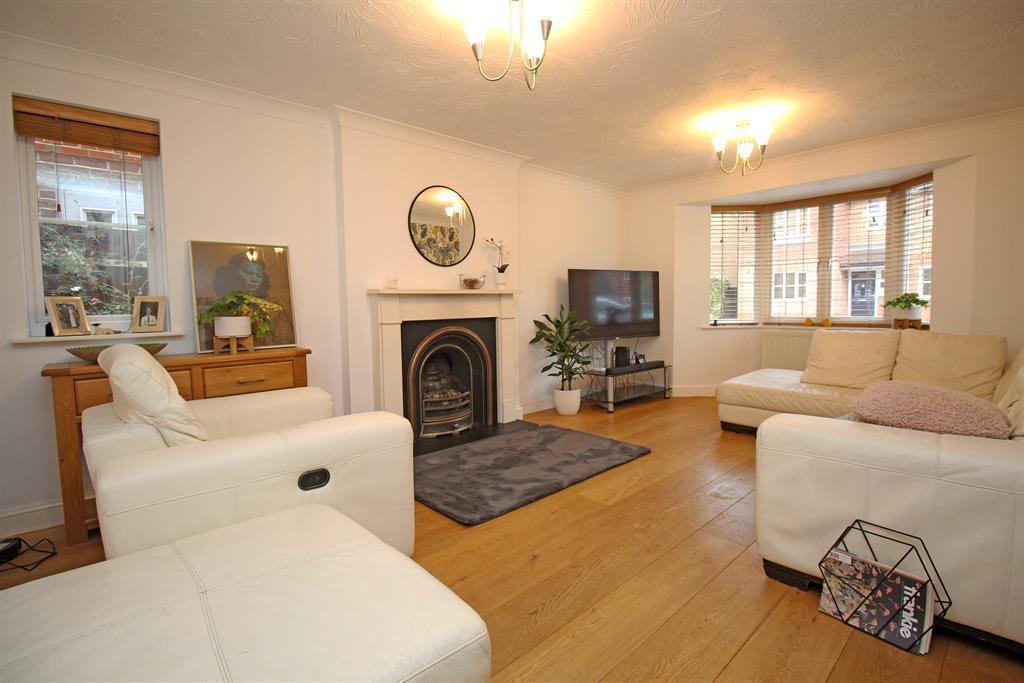 Serpentine Close, Stevenage, SG1 6AR 6 bed detached house £625,000
