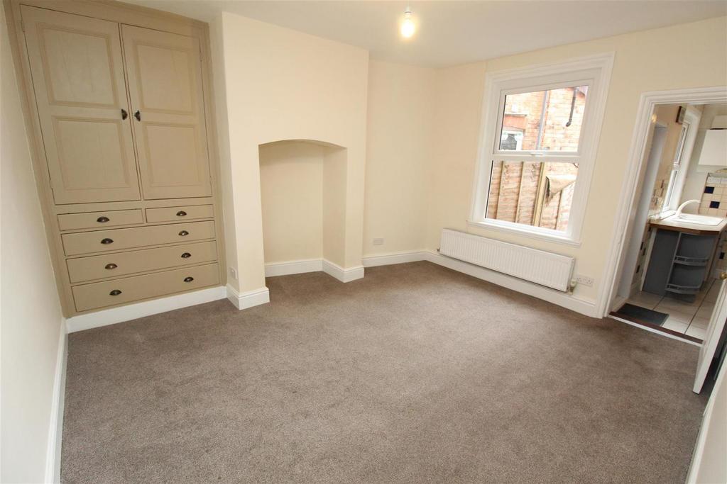 Arundel Road, Oswestry 3 bed end of terrace house £184,000