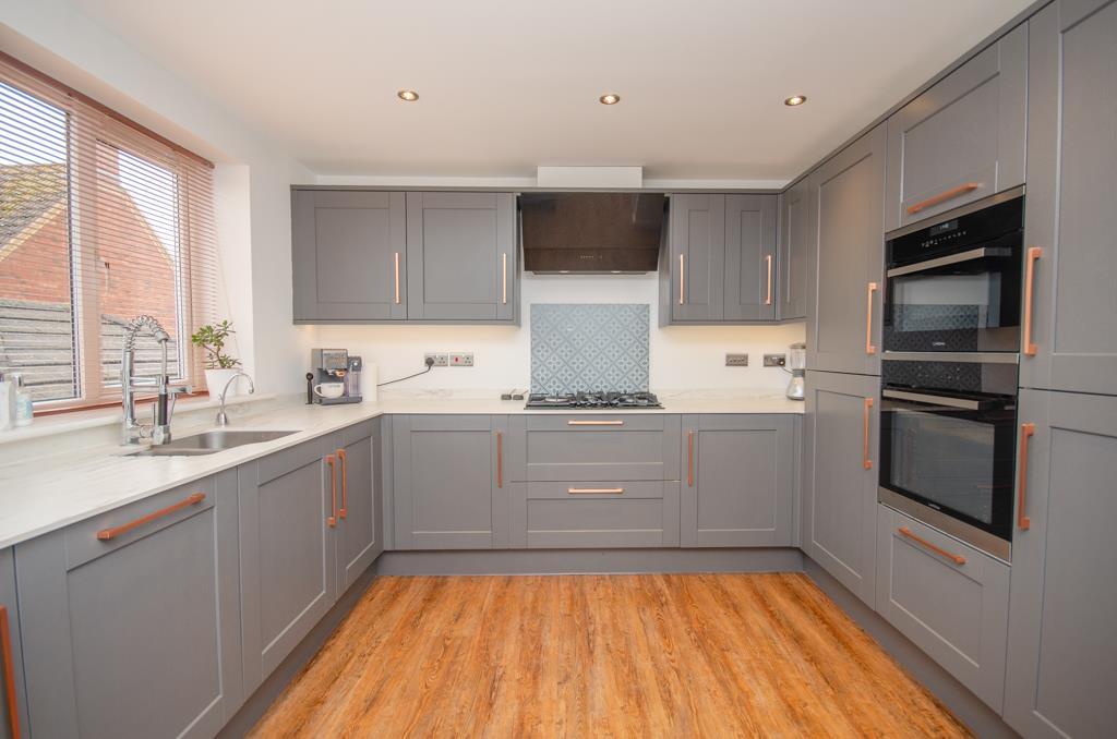 Kitchen 2.jpg