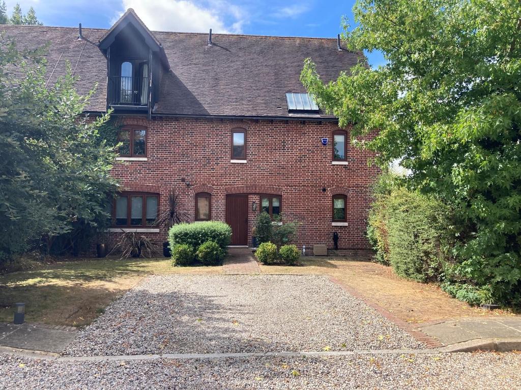 Dacres Gate, Dunmow Road, Fyfield, Ongar 4 bed end of terrace house £