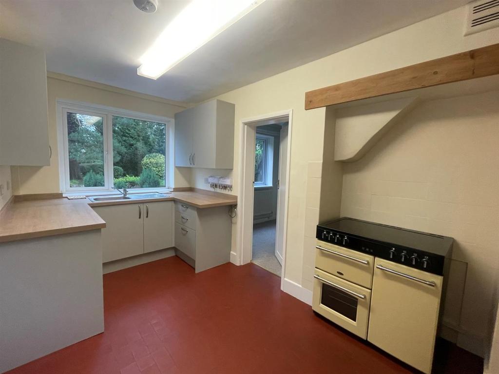 Green Lane, Raymonds Hill, Axminster 3 bed detached house £1,400 pcm