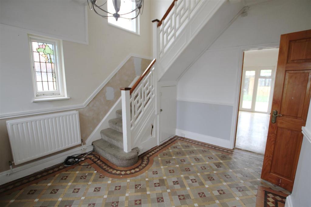 Rayleigh Road, Benfleet 4 bed semidetached house for sale £525,000