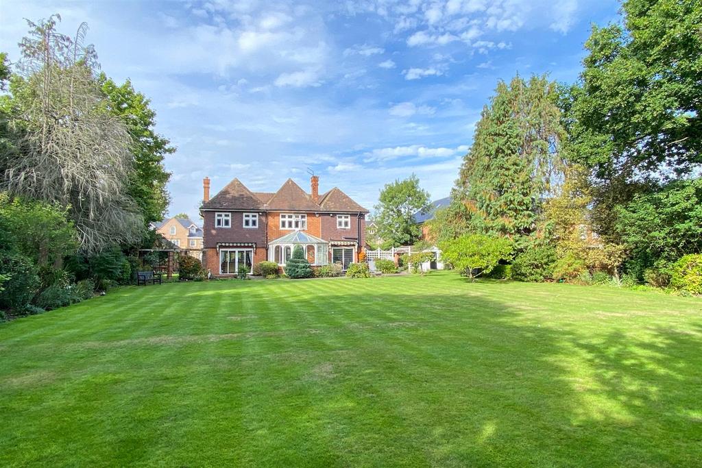Burntwood Avenue, Hornchurch 4 bed detached house £2,500,000
