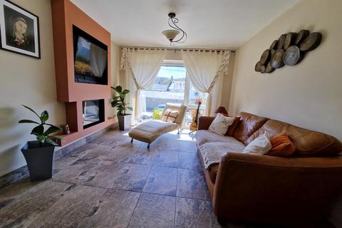 82 Hendre Road, Pencoed, Bridgend, CF35 6TN