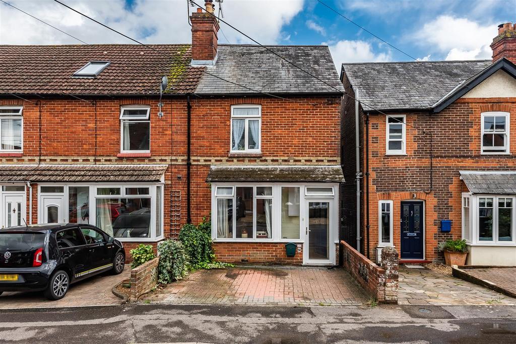 Rushes Road, Petersfield 3 bed end of terrace house £450,000