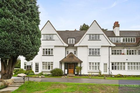 Flat 6, Raleigh House Watts Road, Thames Ditton, KT7 0DB