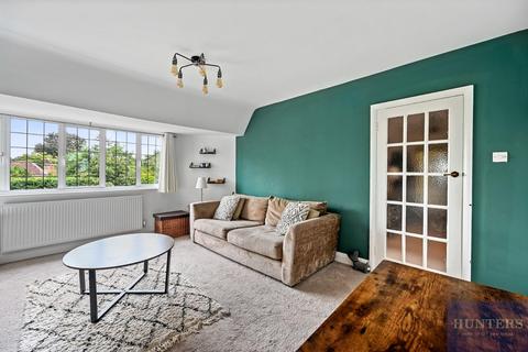 Flat 6, Raleigh House Watts Road, Thames Ditton, KT7 0DB