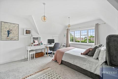 Flat 6, Raleigh House Watts Road, Thames Ditton, KT7 0DB
