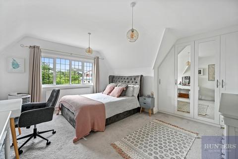 Flat 6, Raleigh House Watts Road, Thames Ditton, KT7 0DB