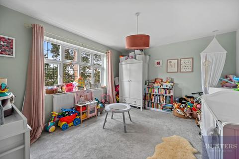 Flat 6, Raleigh House Watts Road, Thames Ditton, KT7 0DB
