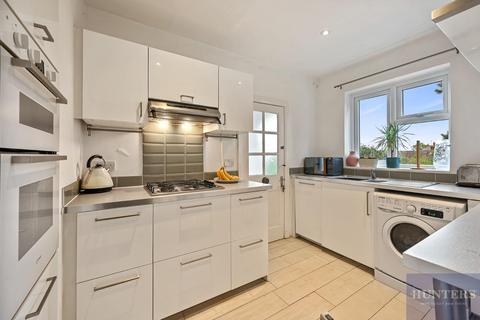 Flat 6, Raleigh House Watts Road, Thames Ditton, KT7 0DB