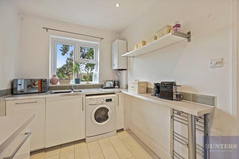 Flat 6, Raleigh House Watts Road, Thames Ditton, KT7 0DB