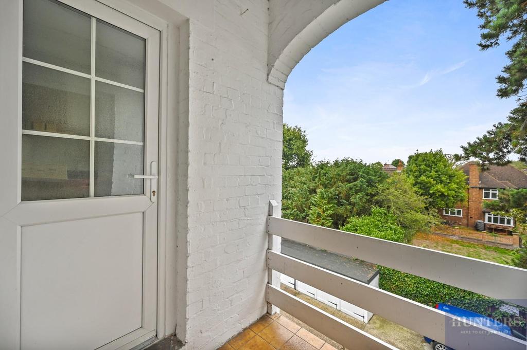BCHUNTB - Flat 6, Raleigh House - Balcony (4).jpg