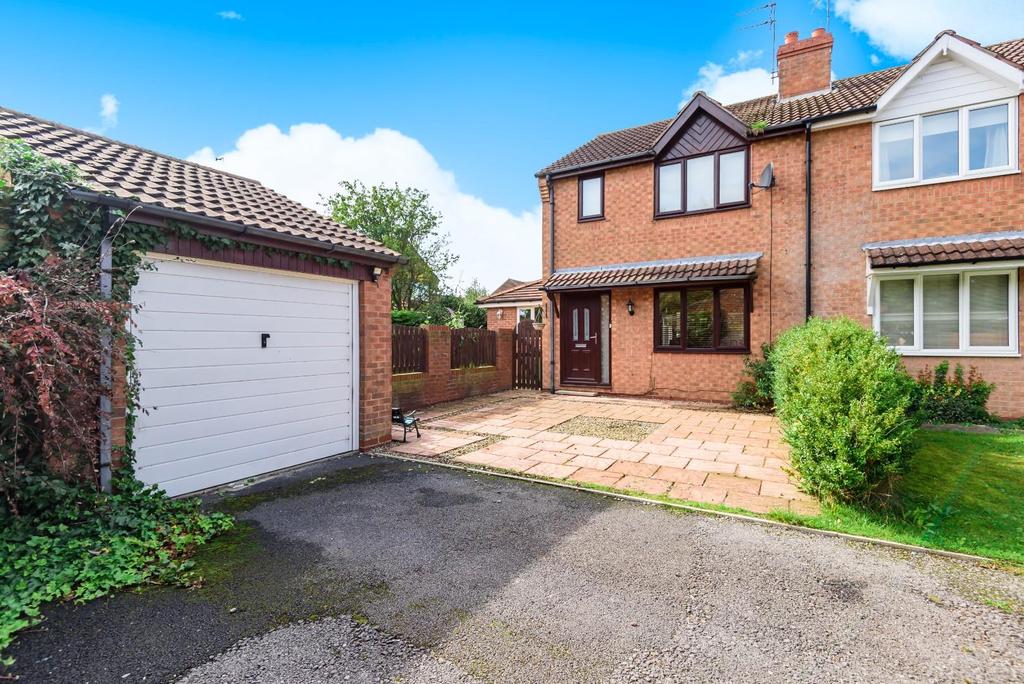 Scotts Garth Close, Tickton, East Yorkshire, HU17 9RQ 3 bed semi