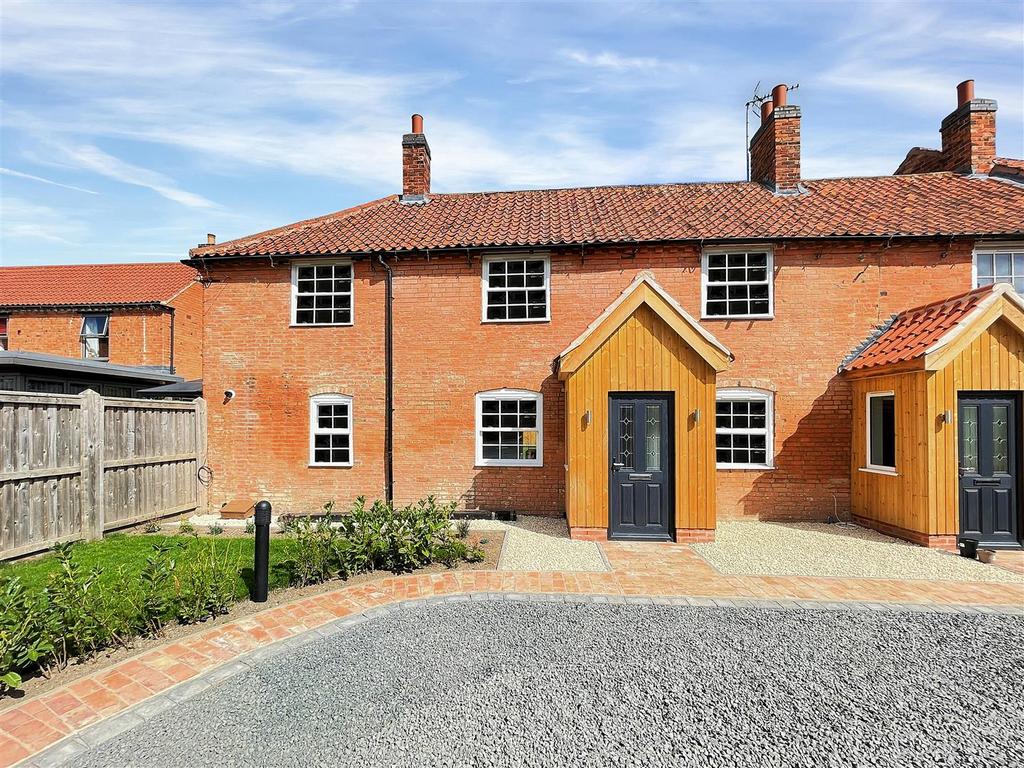 Main Road, Long Bennington 3 bed semidetached house £399,950