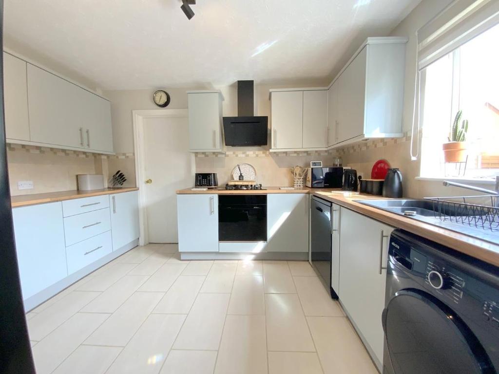 Defender Drive, Grimsby 4 bed detached house £235,000
