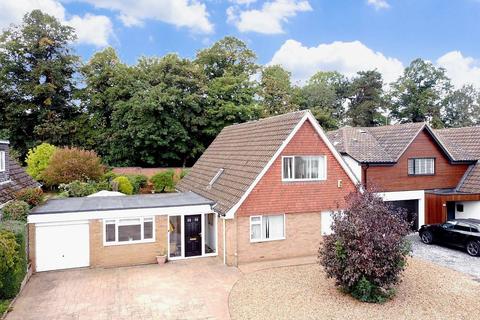 5 bedroom detached house for sale - Spinney Drive, Collingtree Village, Northampton NN4