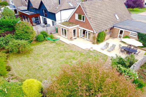 5 bedroom detached house for sale - Spinney Drive, Collingtree Village, Northampton NN4