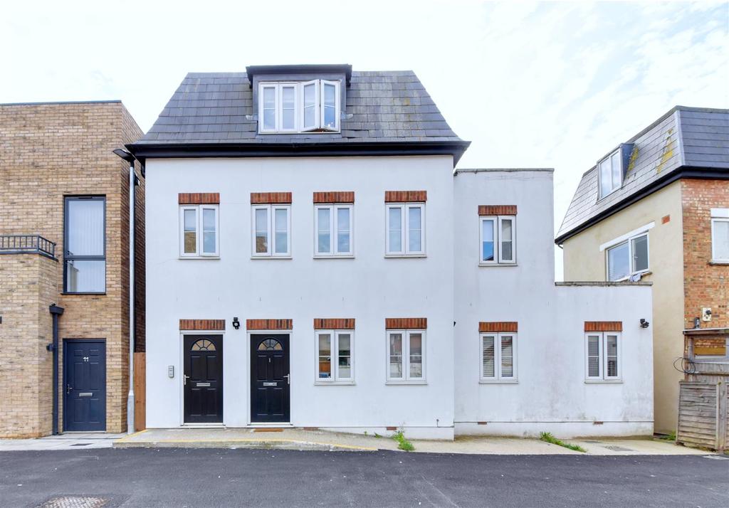 Dollis Road, Mill Hill 1 bed flat £250,000