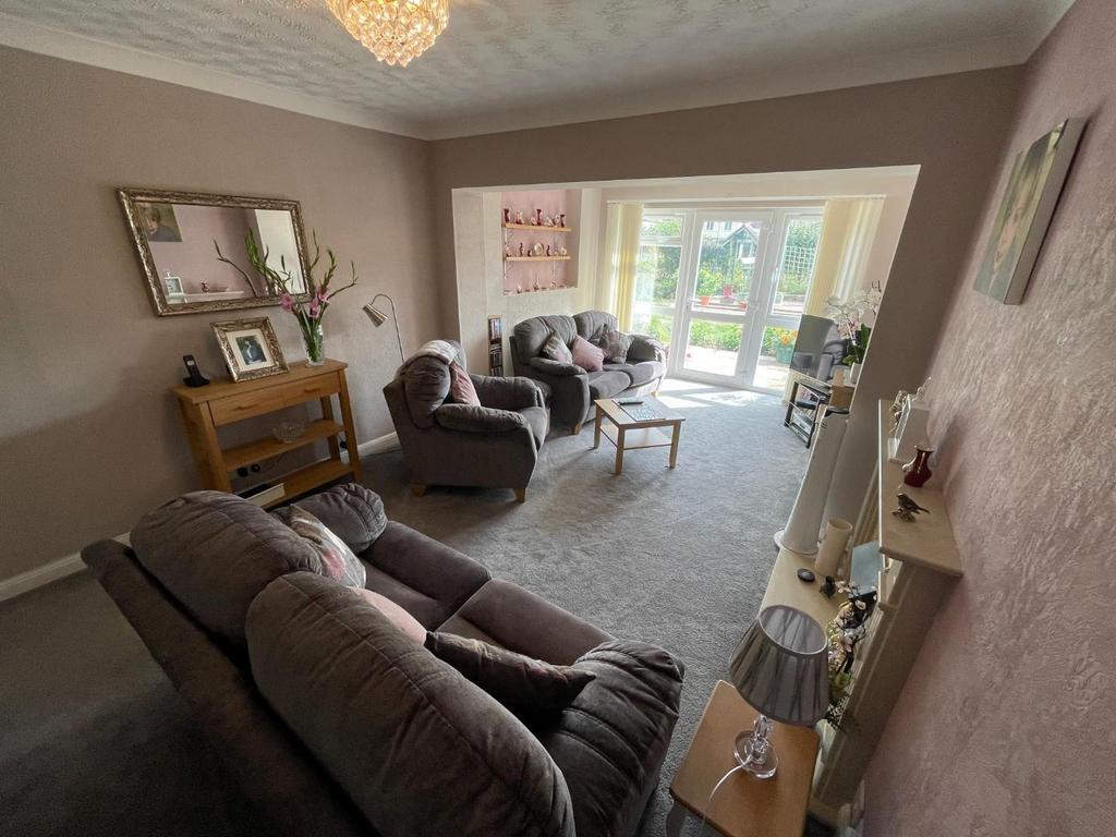 Wollaston Road, Irchester... 3 bed detached bungalow £380,000