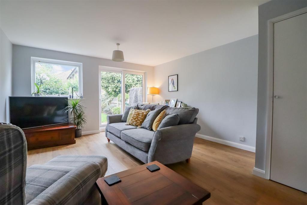 Plough Lane, Horsham 3 bed semidetached house £375,000