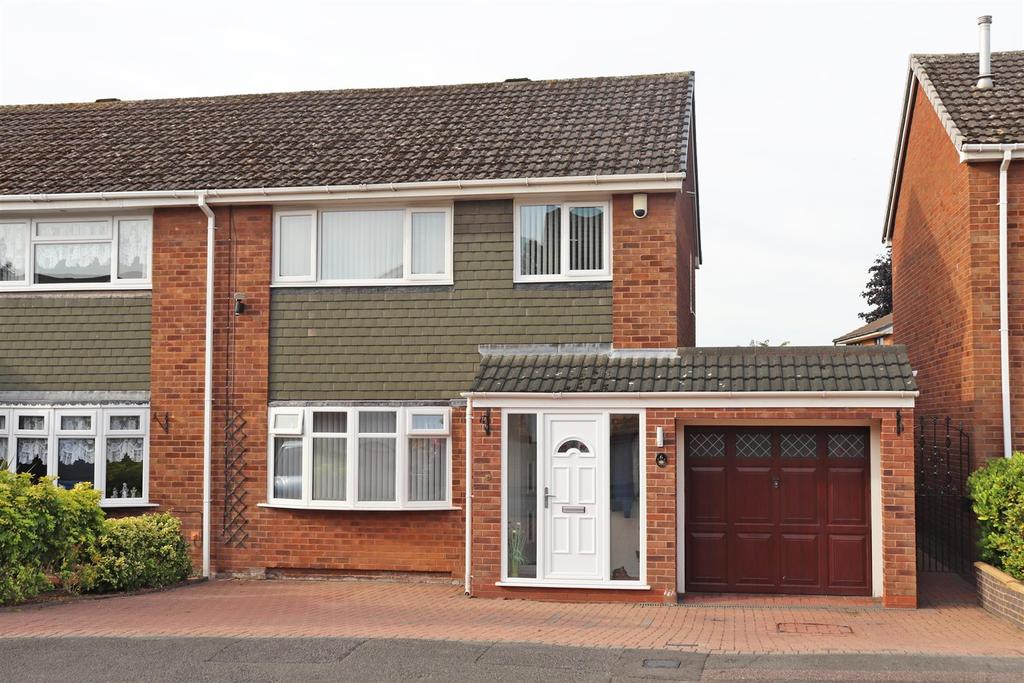 Farm Close, Perrycrofts, Tamworth 3 bed semidetached house £299,950