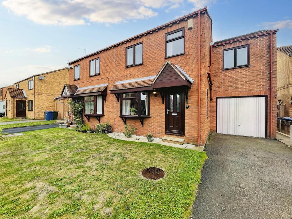 Queen Margarets Drive, Brotherton... 4 bed semidetached house £210,000