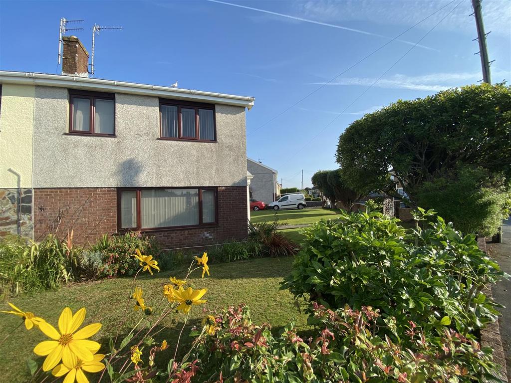 Ridgewood Park, Llanelli 3 bed semidetached house for sale £189,995