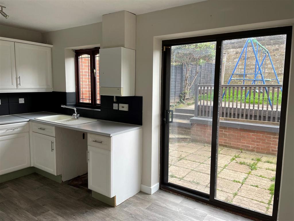 Kitchen 2.jpg