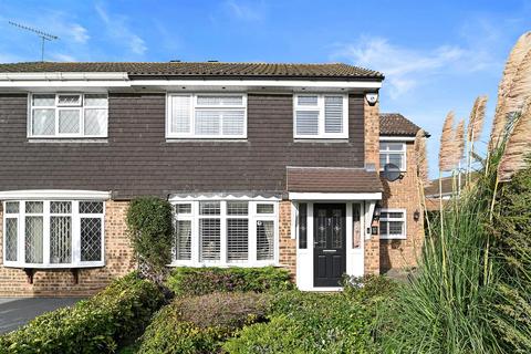 4 bedroom semi-detached house for sale - Osprey Way, Chelmsford