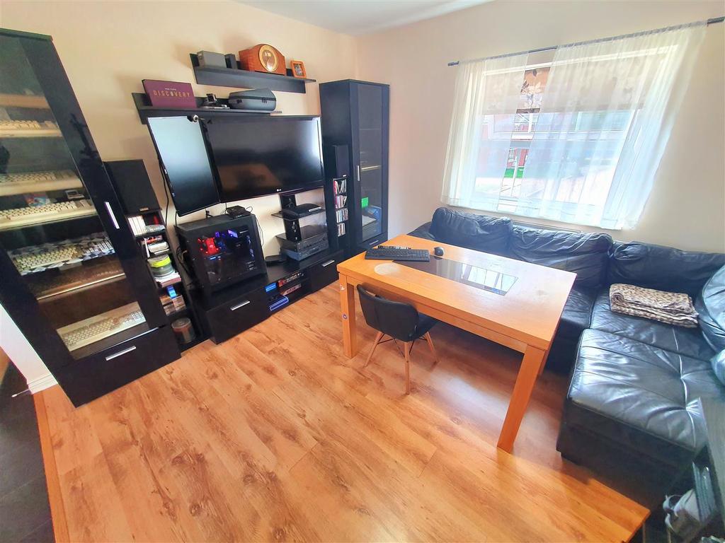 Road, Keresley End, Coventry 2 bed coach house £170,000