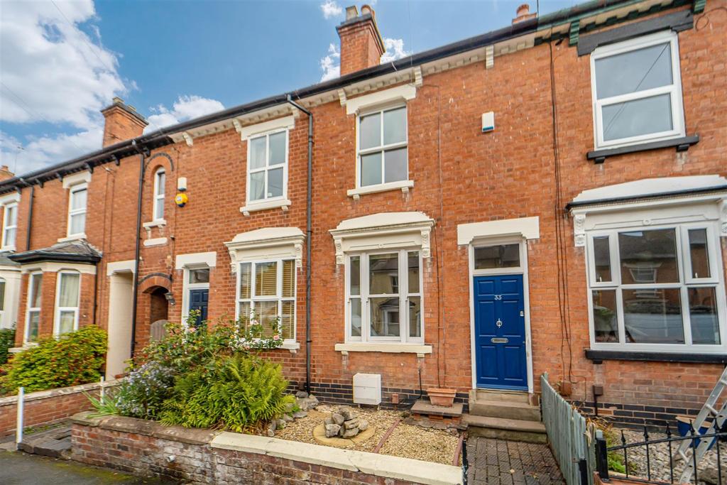 33 Larches Lane, Wolverhampton 2 bed terraced house £195,000