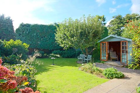 4 bedroom detached house for sale - Appledore Gardens, Lindfield, Haywards Heath, West Sussex, RH16 2EX