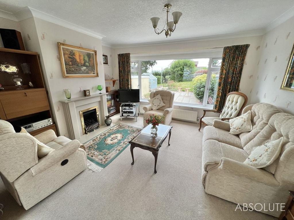 Drake Avenue, Torquay, Devon, TQ2 2 bed semidetached house £275,000