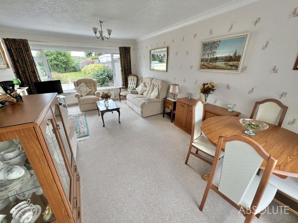 Drake Avenue, Torquay, Devon, TQ2 2 bed semidetached house £275,000