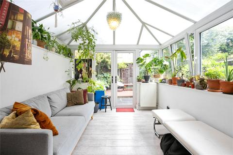 300 Globe Road, London, E2 0NS
