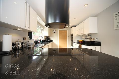 9 Alton Road, Luton, LU1 3NS