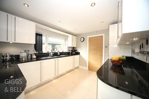 9 Alton Road, Luton, LU1 3NS